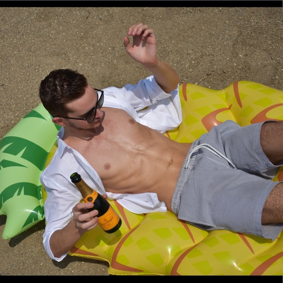 Host Pick! Trunks - Picture 2 of 6